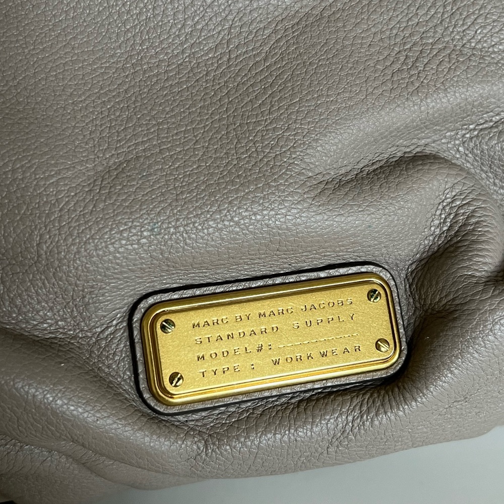 Marc Jacobs Classic Q Fran Leather Hobo shoulder hand bag in cement gray - Picture 5 of 14